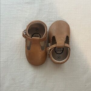 Size 4 Little Love Bug Brown T Bar Shoe. Previously loved.